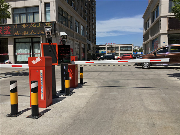 車牌識(shí)別及收費(fèi)系統(tǒng)一體機(jī),車牌識(shí)別系統(tǒng)